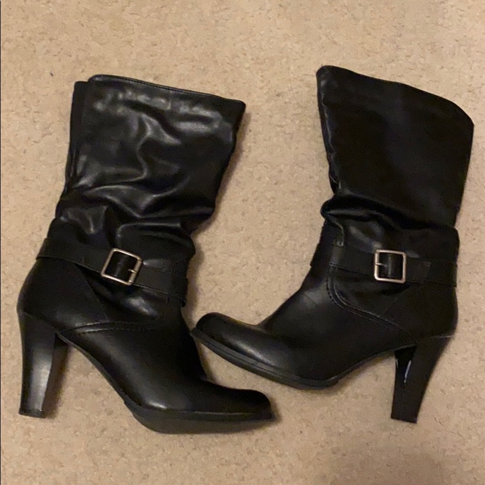 High heeled mid boots